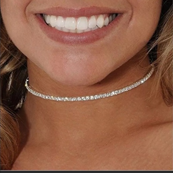 Jewelry - 🆕 (H24) Crystal Choker