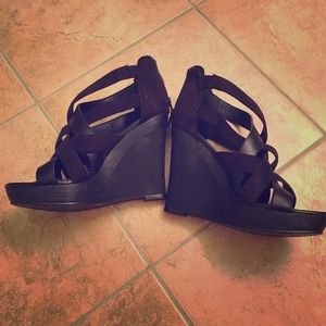 Black Wedges
