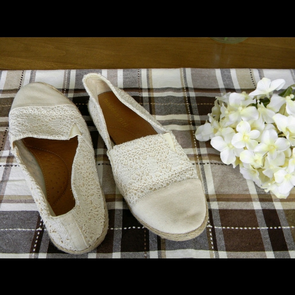 CLASSY MADDEN GIRL IVORY SLIP-ON FLATS