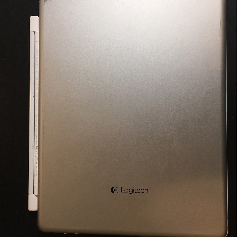 Logitech IPad Bluetooth Keyboard