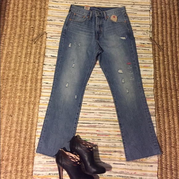 Levi's Mohave Kick Flare Distressed Jean size 28 - Picture 3 of 6