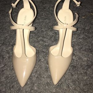 Nine West nude close toe pumps