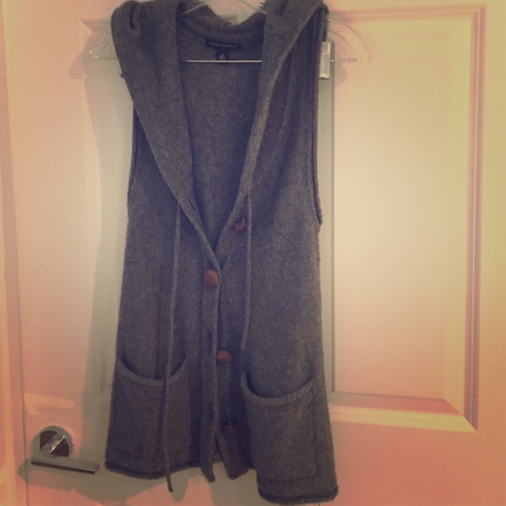 Sweater vest