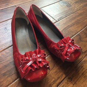 Adorable Red Flats!