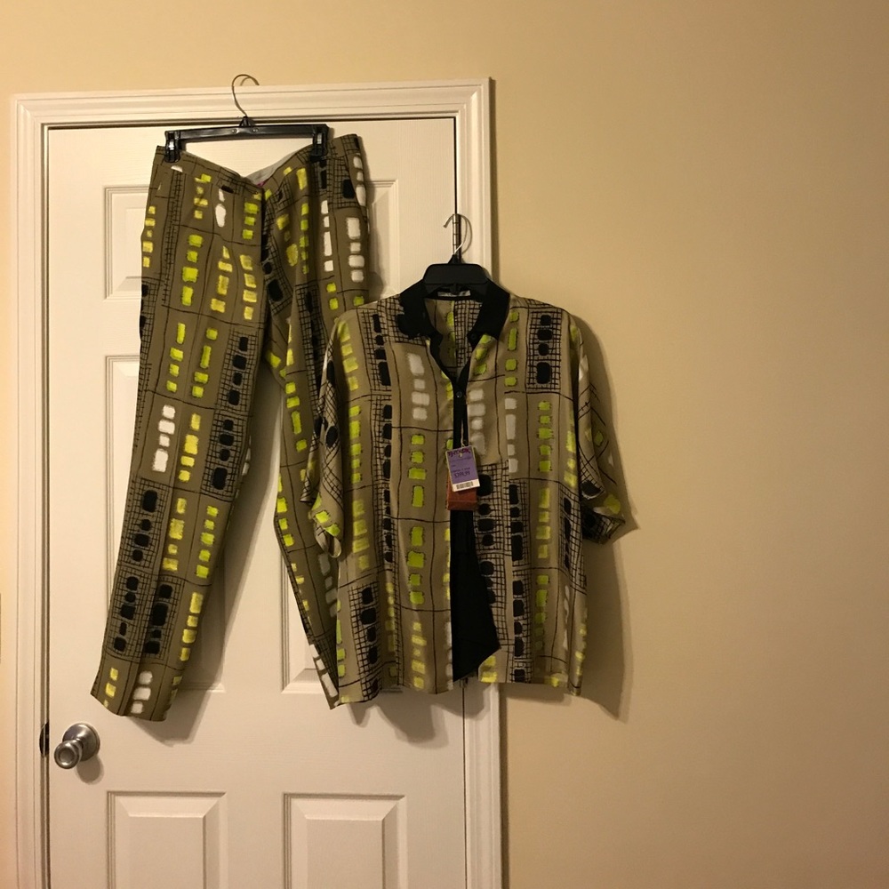 Etro pts size 50, is 14, top size 40 which is L