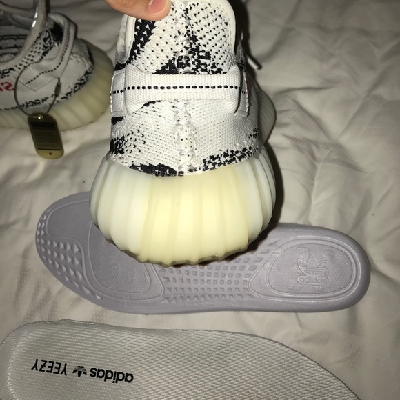 Yeezy 350 boostv2 zebra - Picture 4 of 8