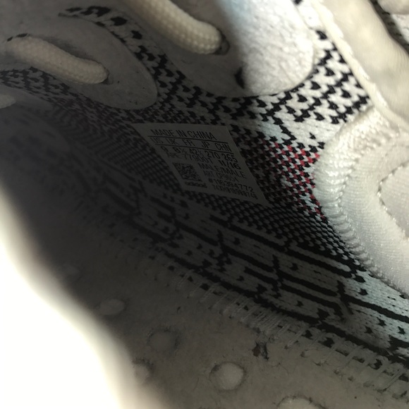 Yeezy 350 boostv2 zebra - Picture 8 of 8