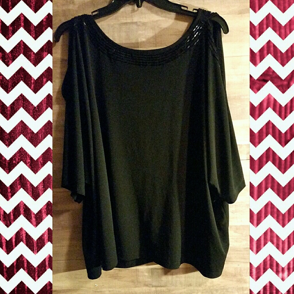 CLEARANCE! Lane Bryant Peek A Boo Shoulder 18/20