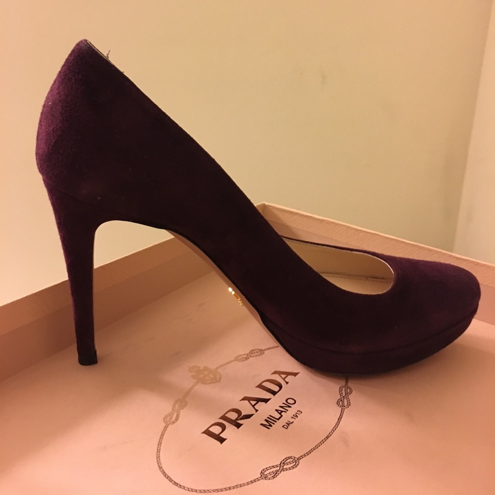 Prada Burgundy Suede Pumps ✨ASO TAYLOR SWIFT✨