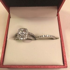 Sterling silver cushion cut ring