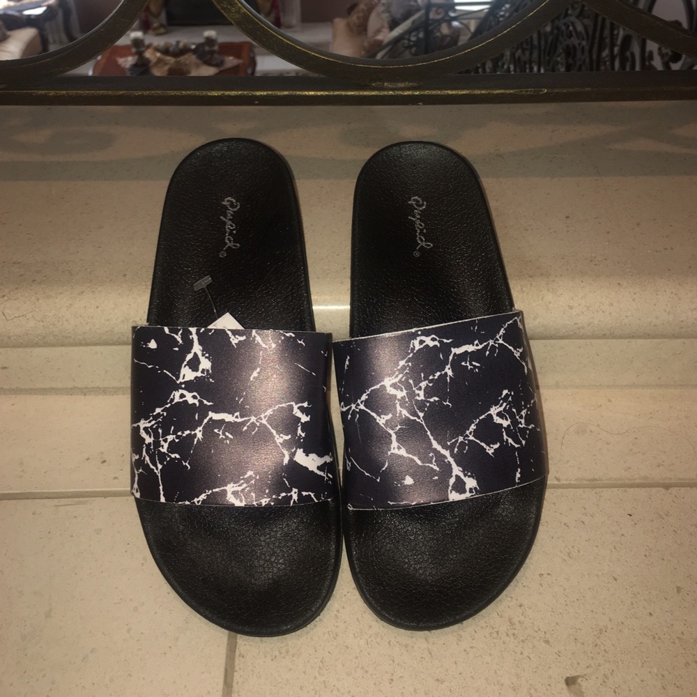 ‼️SALE ‼️Marble black slides!! 😍😍