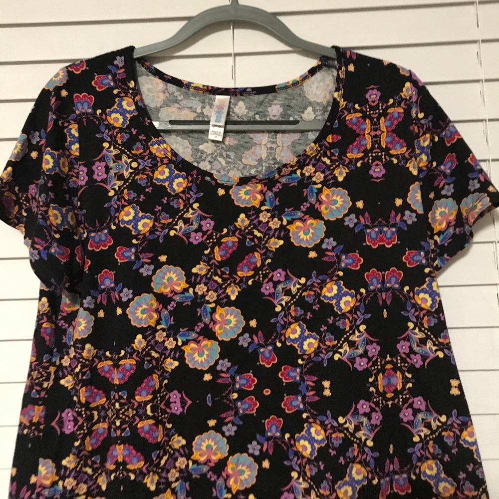 LULAROE CLASSIC TEE MEDIUM
