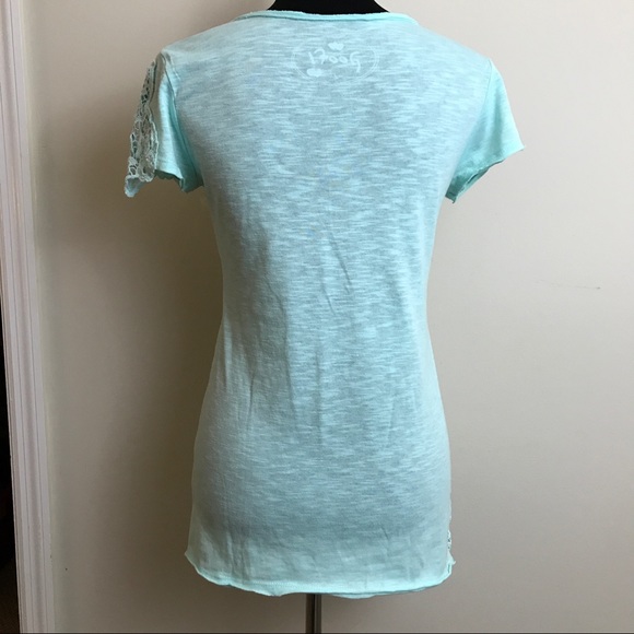 Crochet Lace Short Sleeve Tunic with Button Detail - Picture 4 of 7