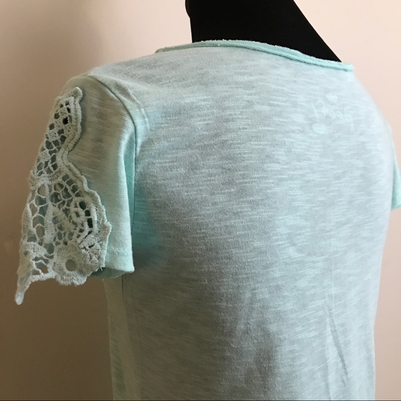 Crochet Lace Short Sleeve Tunic with Button Detail - Picture 5 of 7