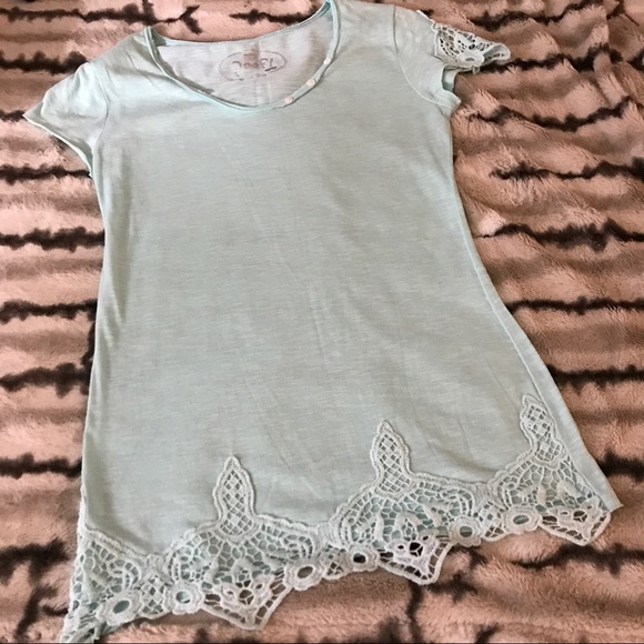 Crochet Lace Short Sleeve Tunic with Button Detail - Picture 6 of 7