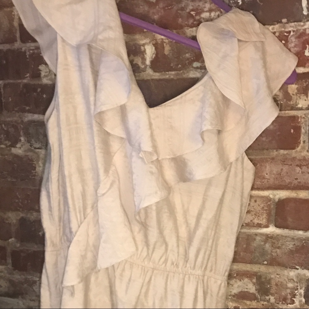 NWT BCBGeneration V neck ruffle dress w/ pockets!