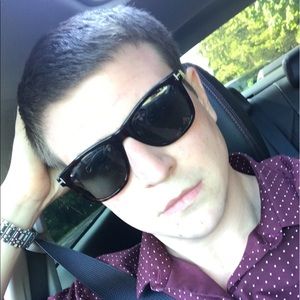 Meet your Posher, Dustin