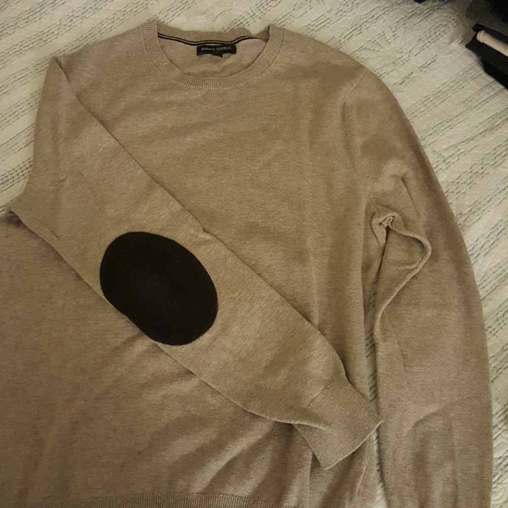 Thin sweater with elbow patches
