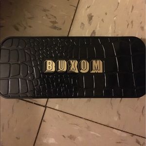 Buxom customized palette