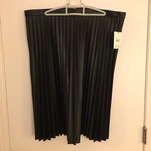Calvin Klein black faux-leather pleated skirt 16