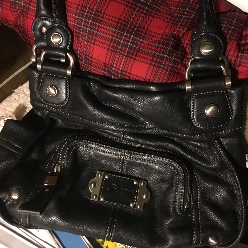 B Makowsky leather purse