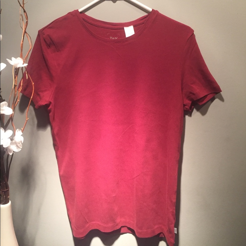 Burgundy t shirt