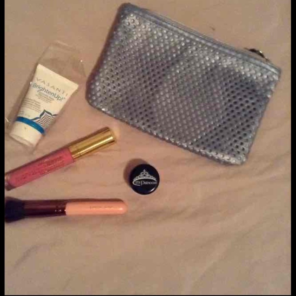 Cosmetic bundle