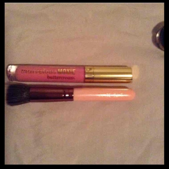 Cosmetic bundle - Picture 2 of 4