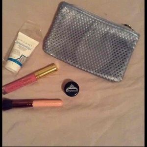 Cosmetic bundle