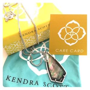 NWOT KENDRA SCOTT BLACK MOP CAROLE NECKLACE!