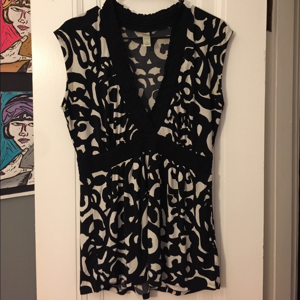 Black and white classy print top.