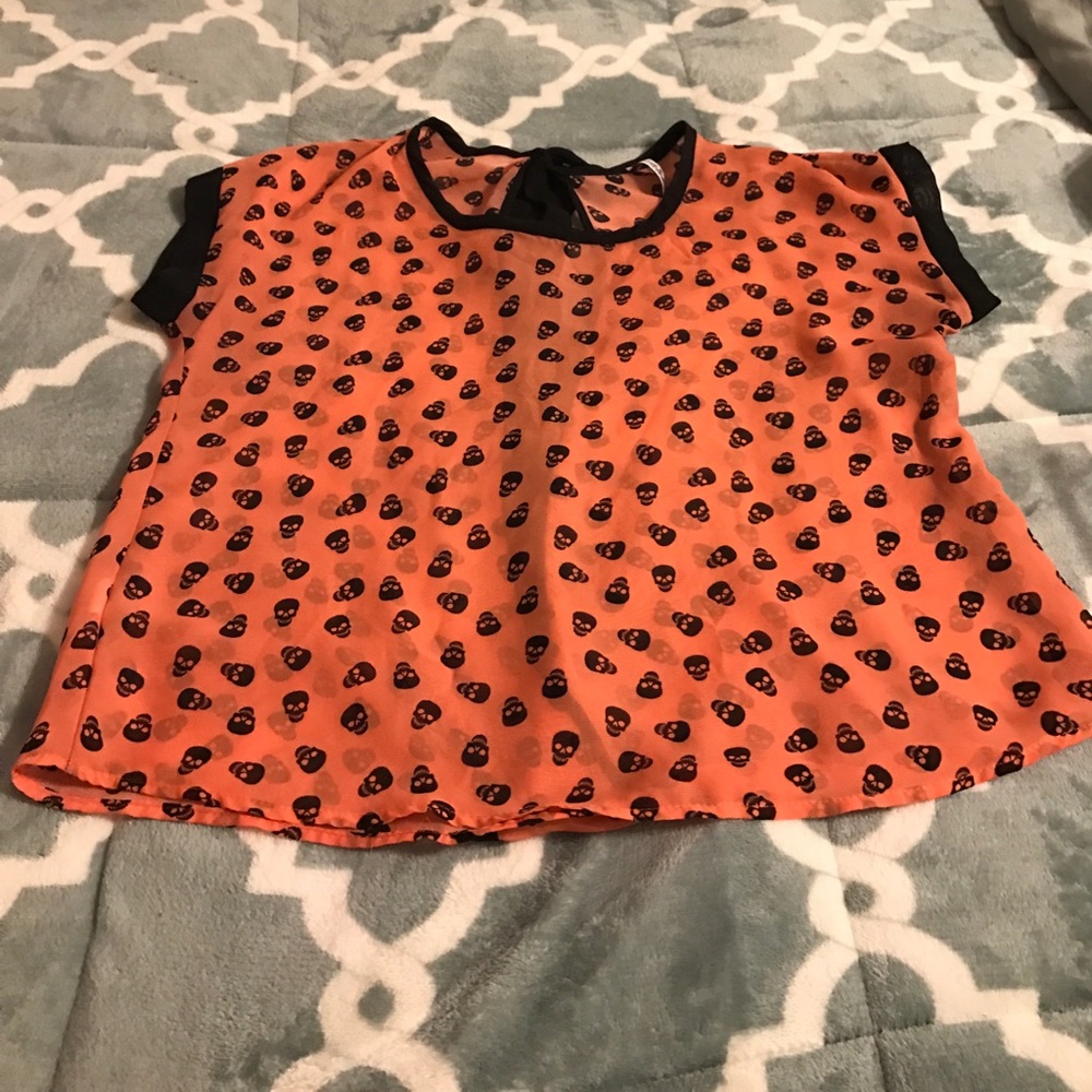 Coral and Black Skull Top. Size Medium.