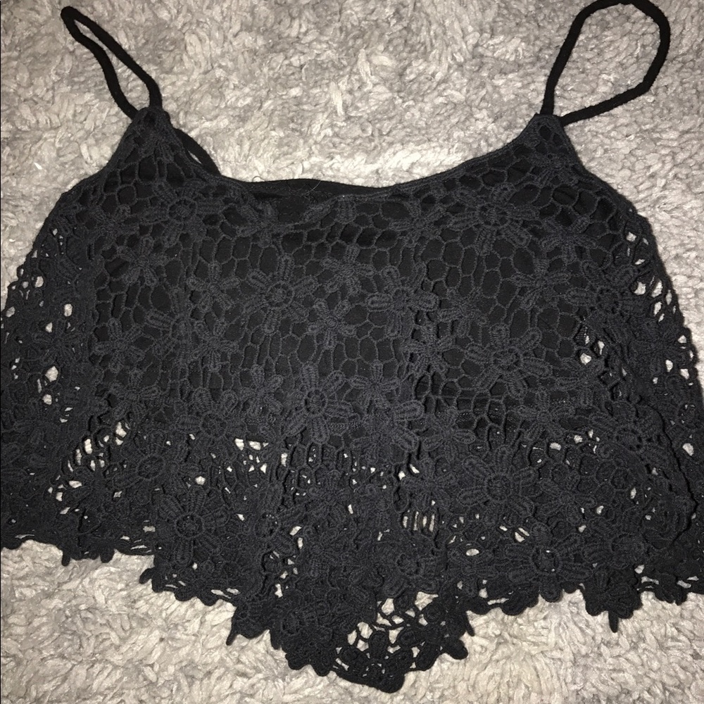 ••floral laced crop top••