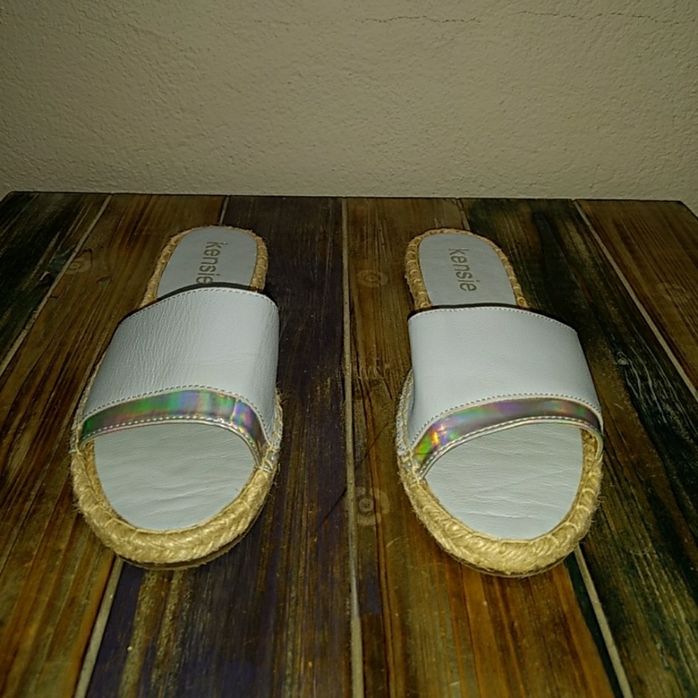 Kensie| Women Flats| Size 7| Sky Blue w Psichodelic Details