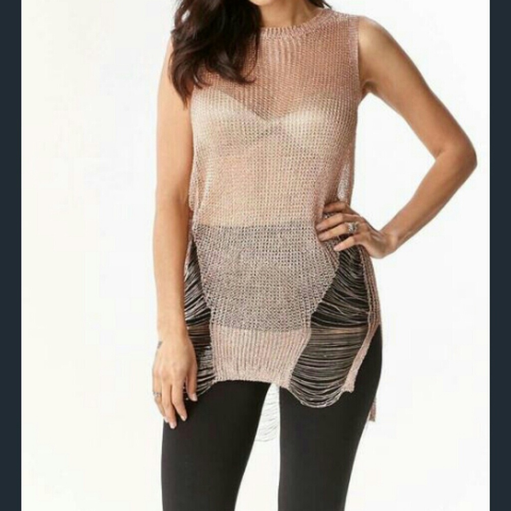 DISTRESSED LOOK SLEEVELESS TOP