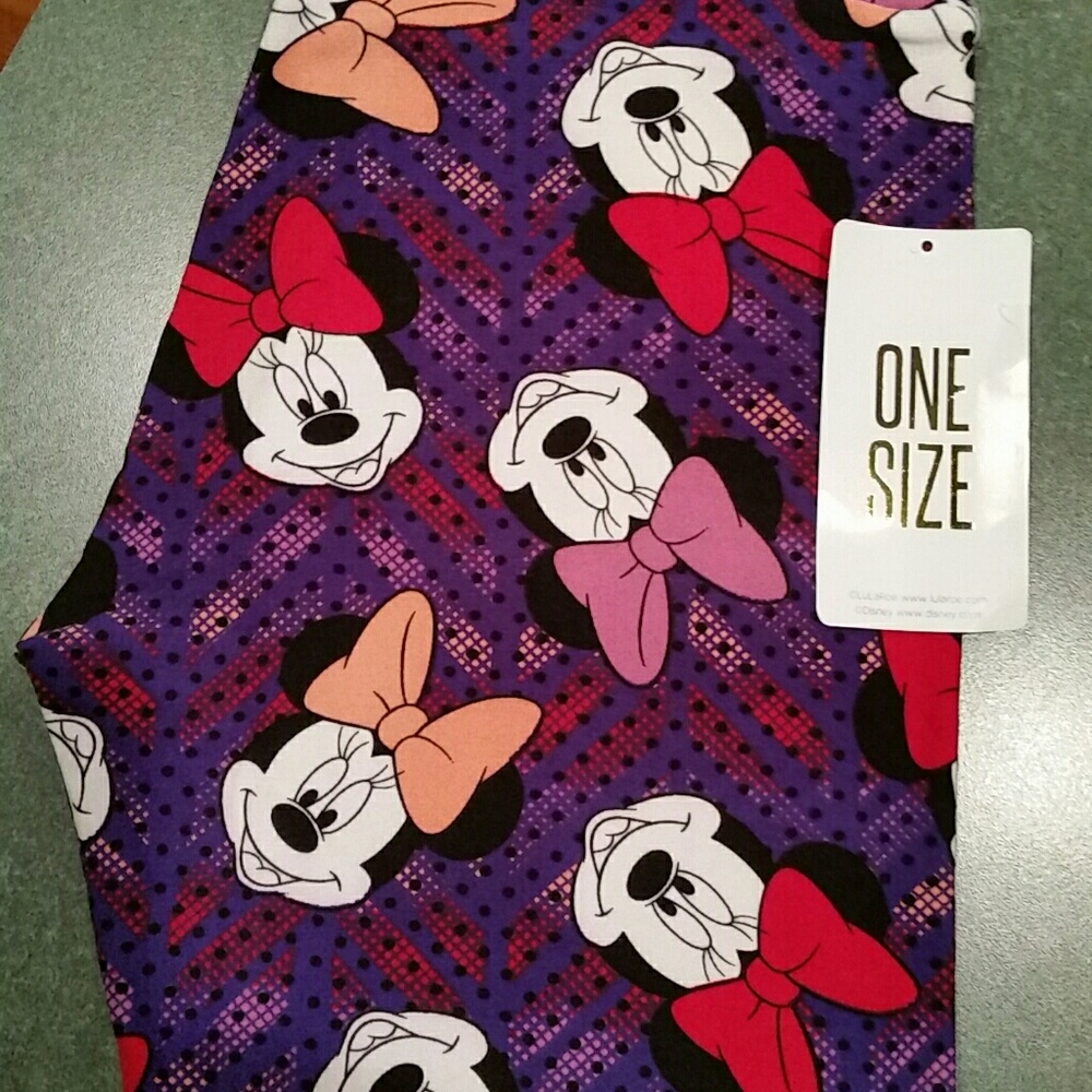 LULAROE DISNEY LEGGINGS. OS