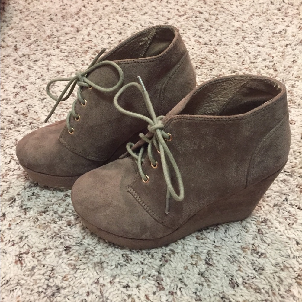 Taupe wedges