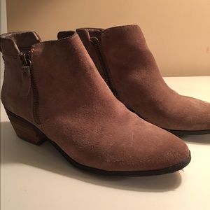Vince Camuto suede booties 7.5