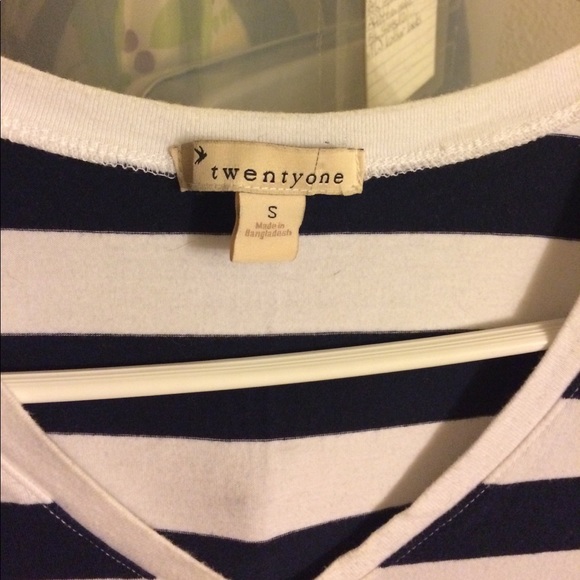Navy & white T-shirt size small Forever Twenty One - Picture 2 of 3