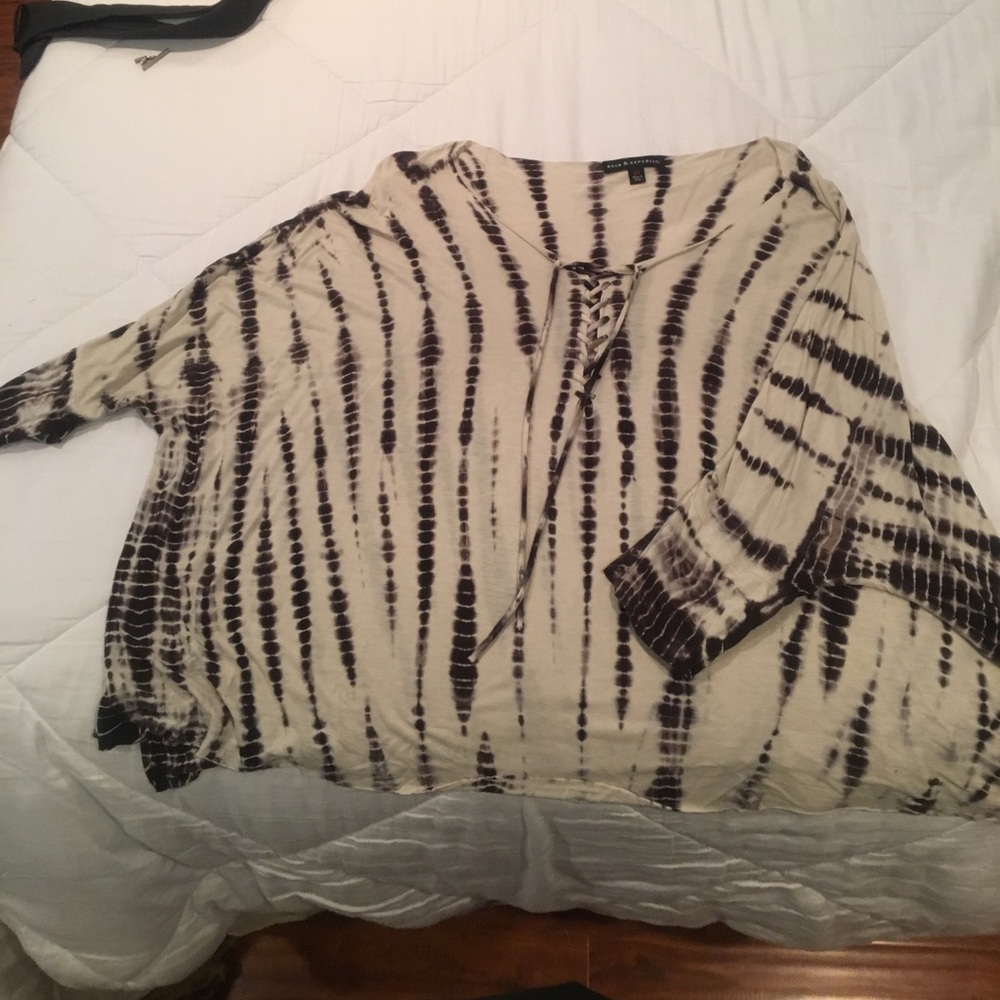 Rock & Republic float stretch tee