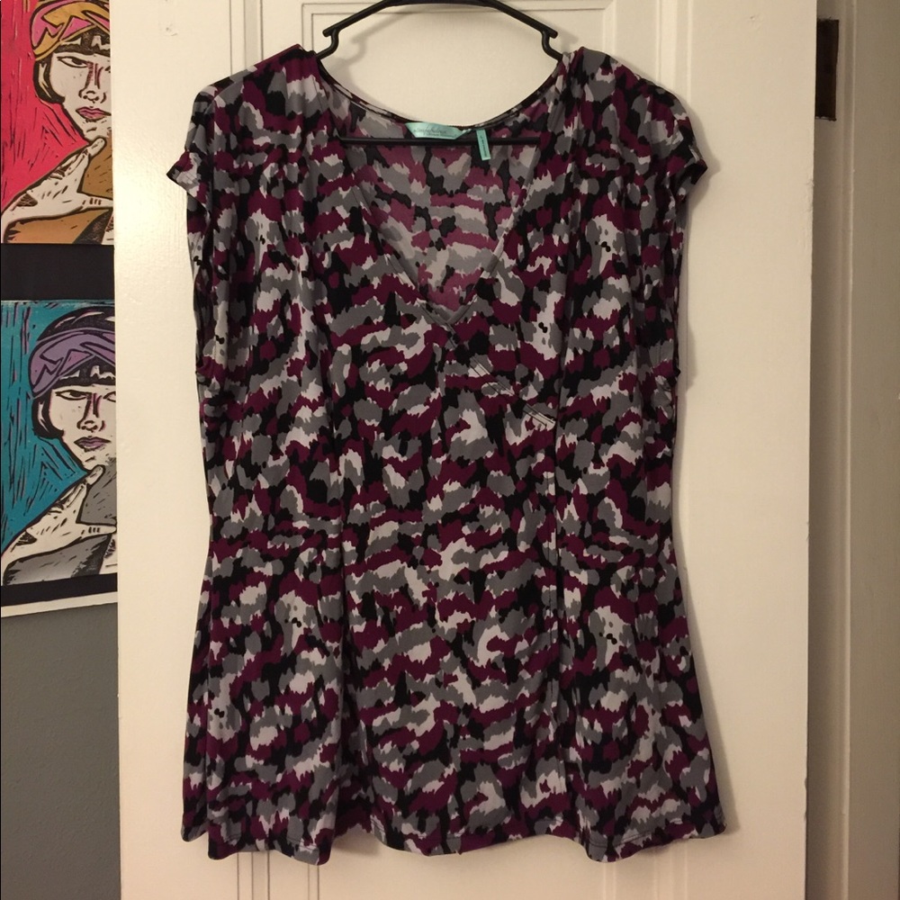 Wine and gray printed top