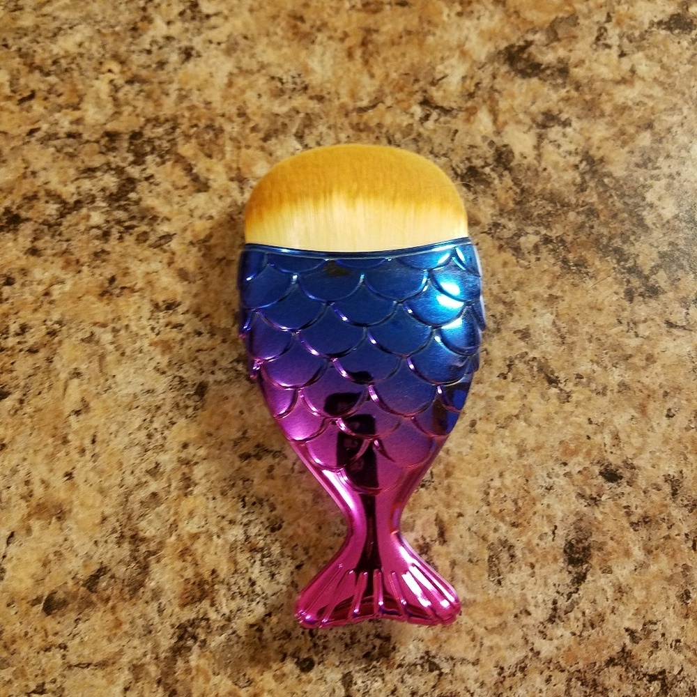 Mermaid Goldfish Powder Foundation Makeup Brush