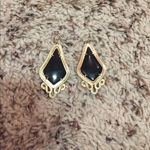 SOLD ‼️ Kendra Scott earrings
