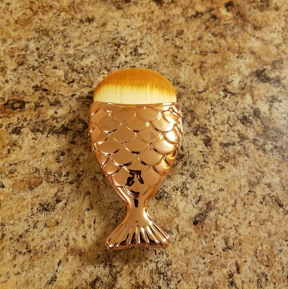 Mermaid Goldfish Powder Foundation Makeup Brush