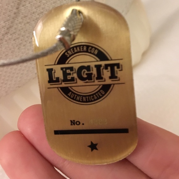 Yeezy V2 Cream White - Picture 4 of 7