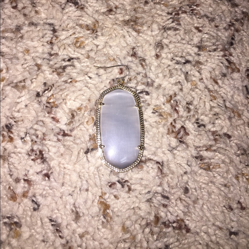 SOLD ‼️ Single Kendra Scott Danielle earring