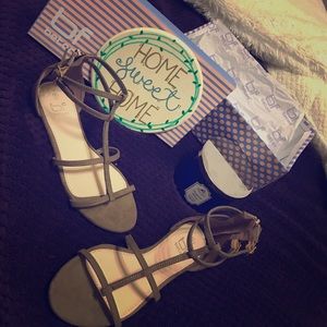 💥NEW💥 Chiffin Betani Buckled Sandals