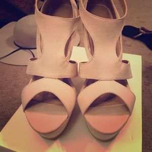 NWT light pink/ nude wedges