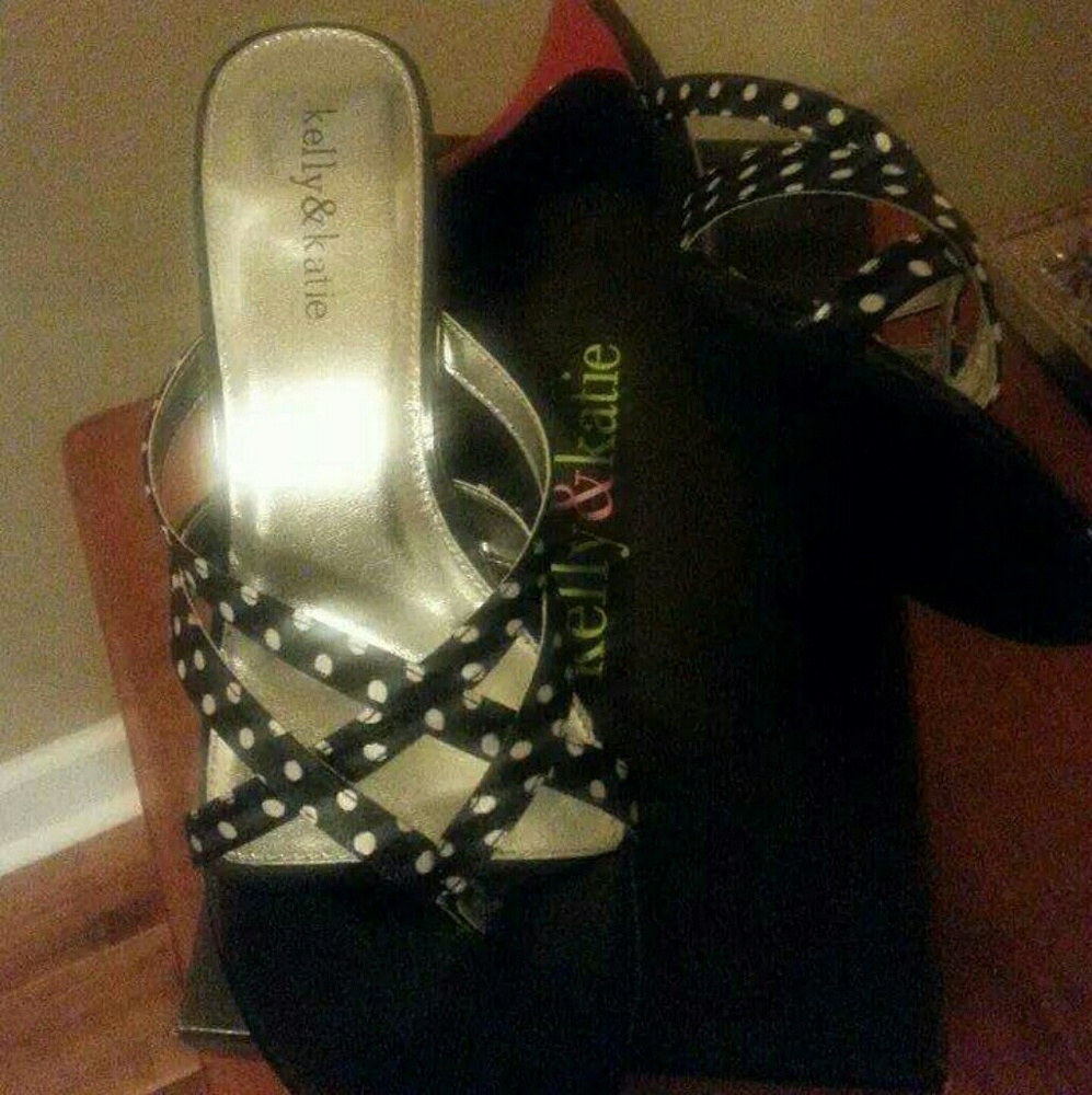 Shoes w small heels