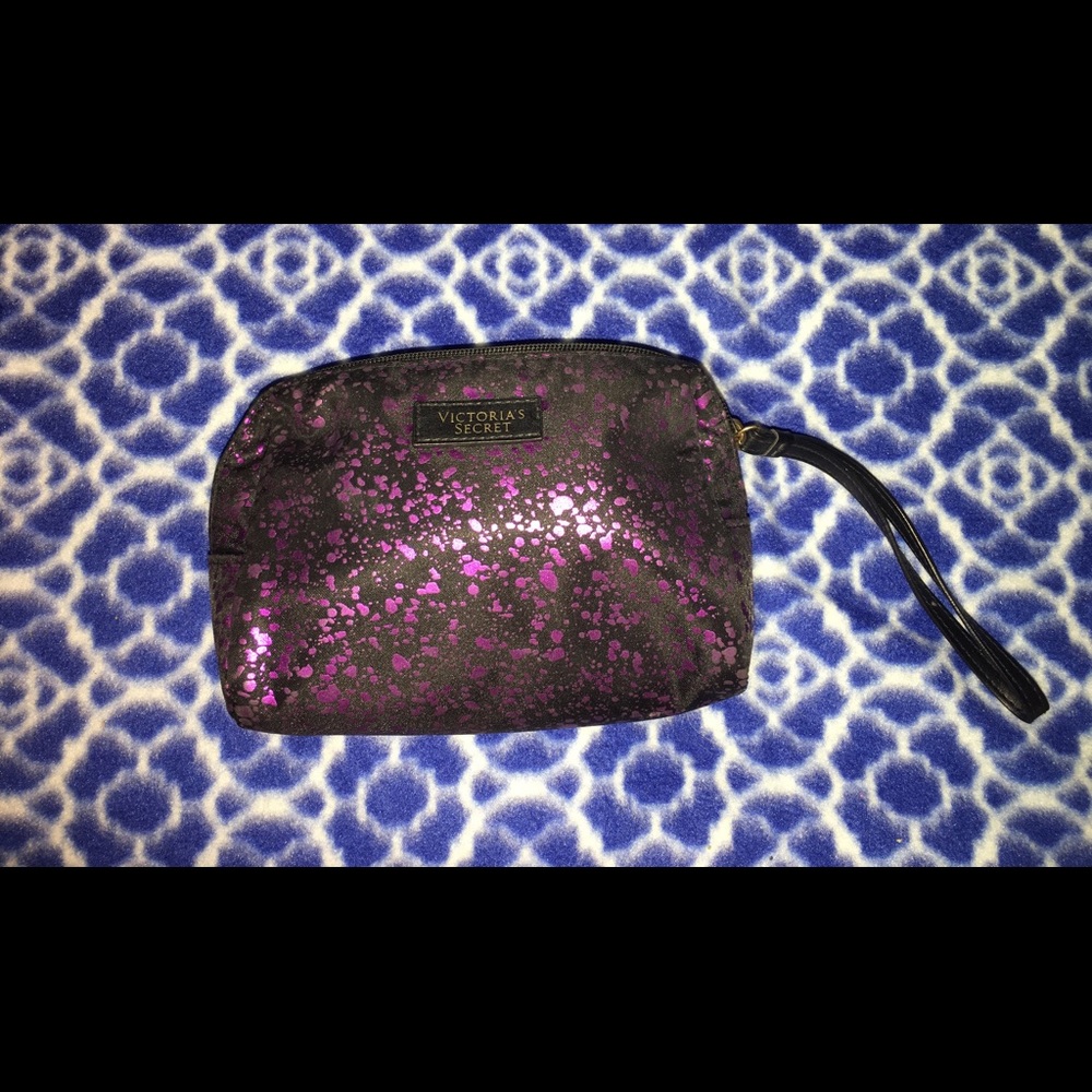 VS Duffle Bag and Make-Up Bag Bundle